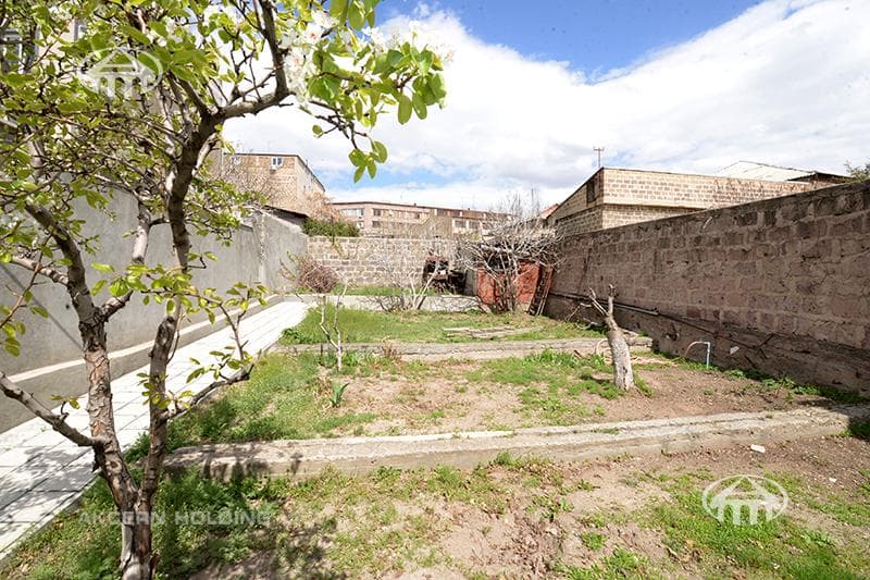 House · 5 rooms · 220 m² · Arabkir