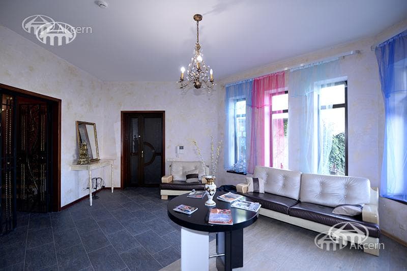 Hotel · 5 rooms · 540 m² · Kentron