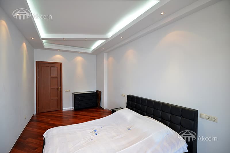 Квартира · 4 комн. · 160 м² · Кентрон