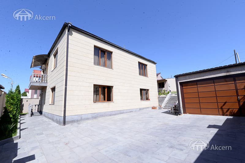 Mansion · 6 rooms · 280 m² · v. Arinj