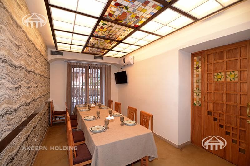 Restaurant · 497 m² · Kentron