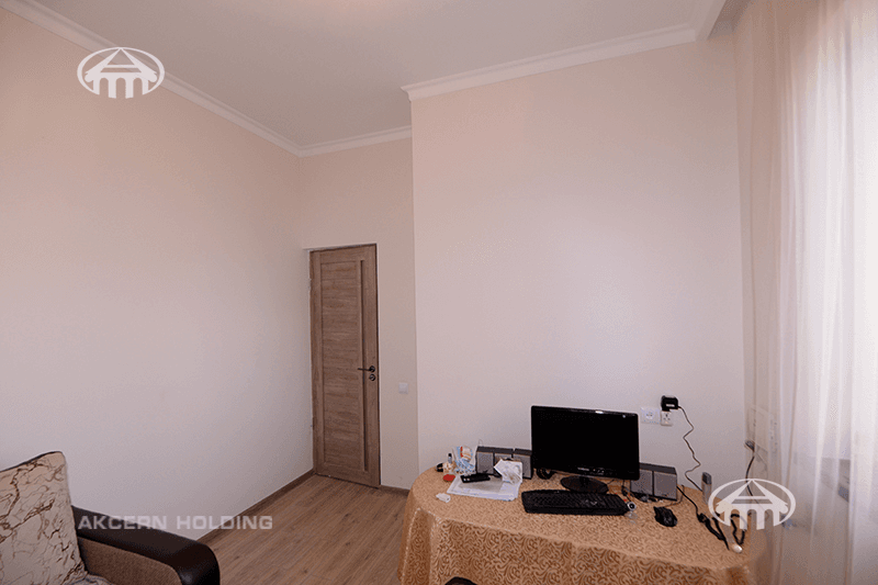 Mansion · 5 rooms · 151 m² · v. Arinj