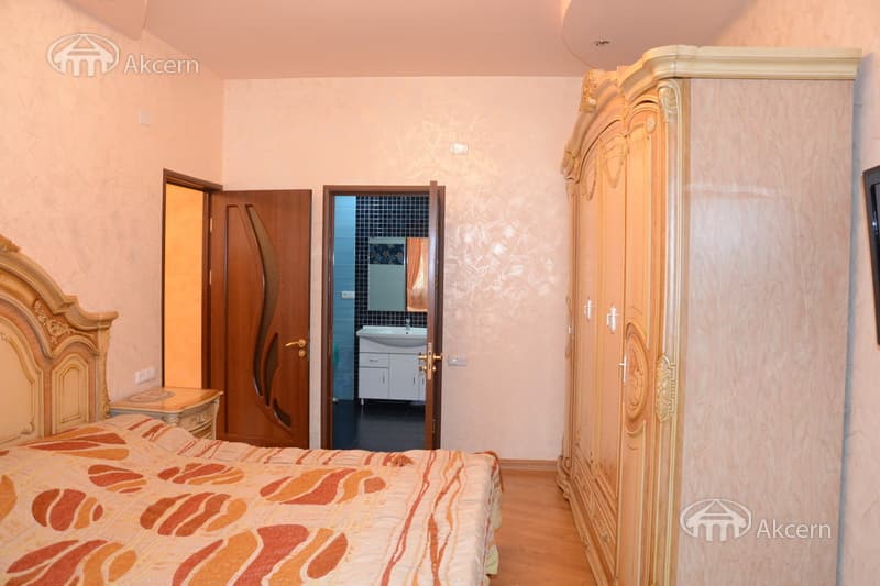 Дом · 4 комн. · 279 м² · Кентрон