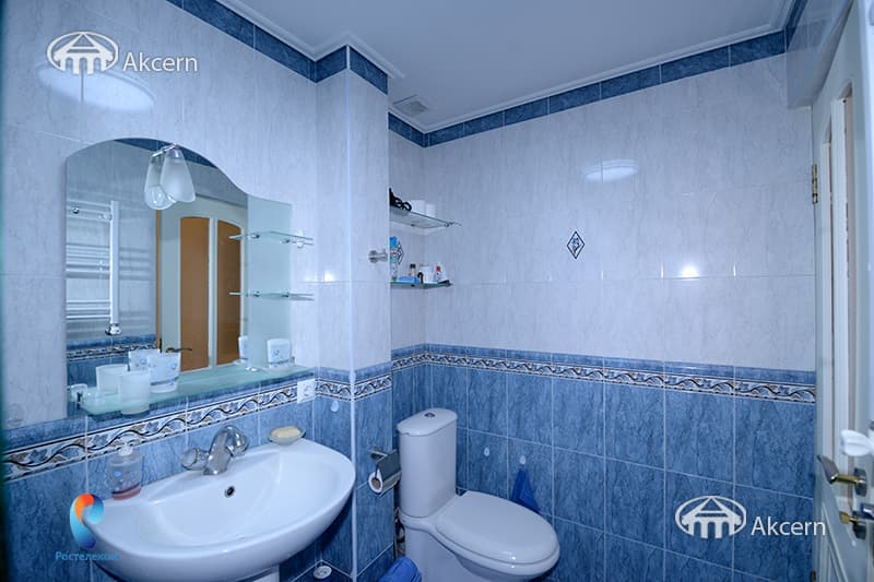 Квартира · 3 комн. · 90 м² · Кентрон