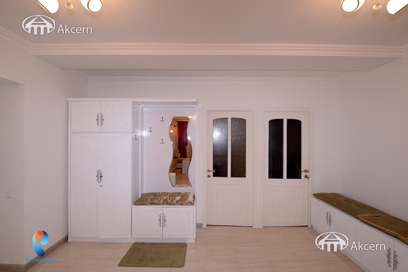 Квартира · 3 комн. · 90 м² · Кентрон