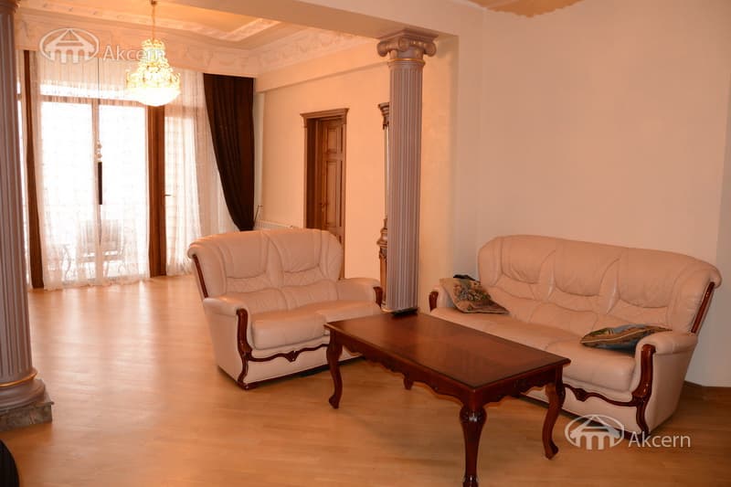 Квартира · 4 комн. · 187 м² · Кентрон