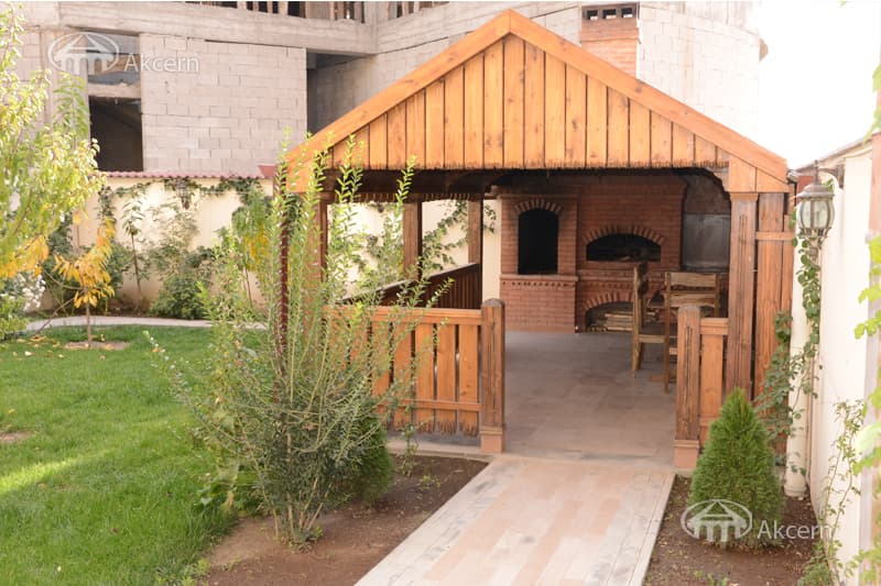 Дом · 5 комн. · 467 м² · Кентрон