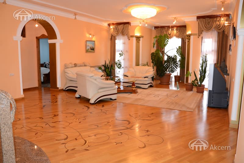 Mansion · 9 rooms · 590 m² · Arabkir