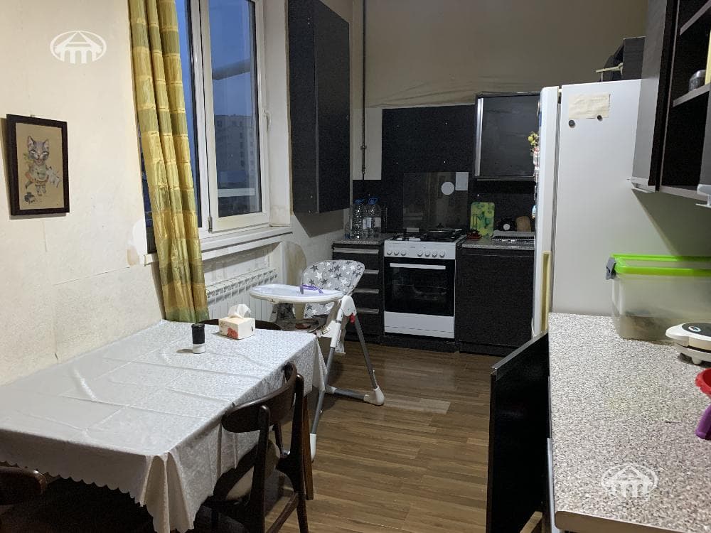 Բնակարան · 3 սեն. · 93 մ² · Կենտրոն