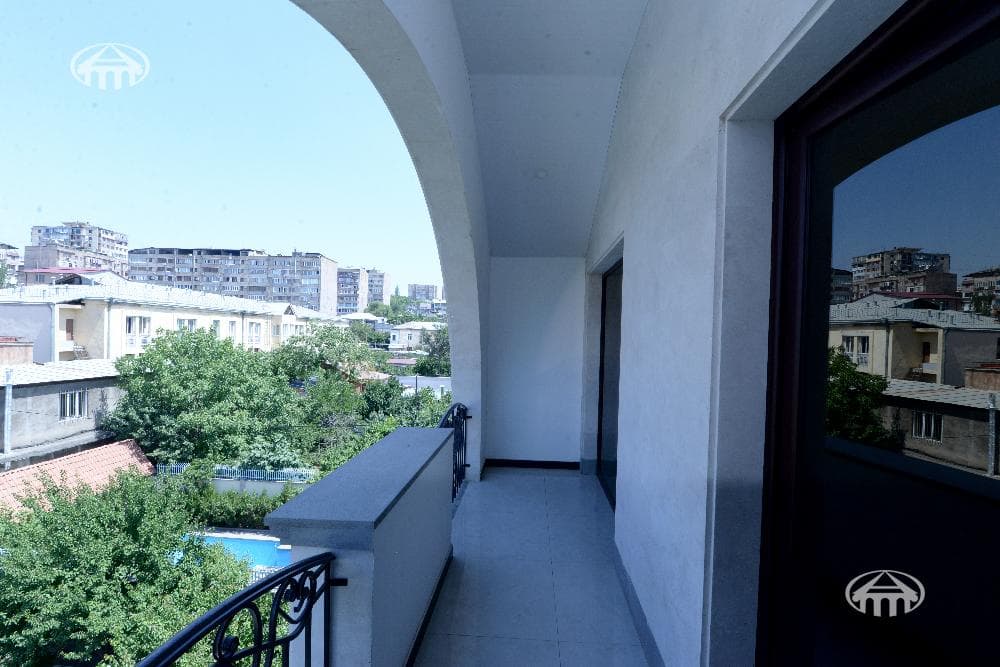 Mansion · 5 rooms · 600 m² · Arabkir