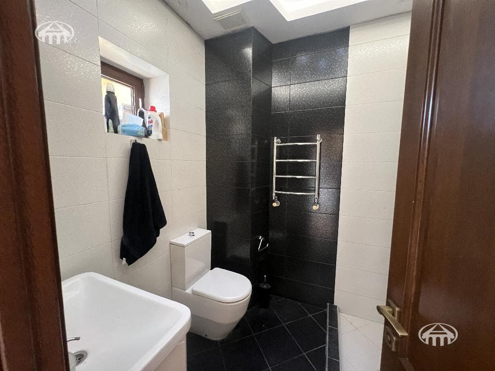Apartment · 4 rooms · 132 m² · Kentron