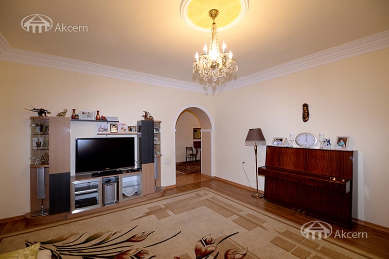 Квартира · 5 комн. · 251 м² · Арабкир