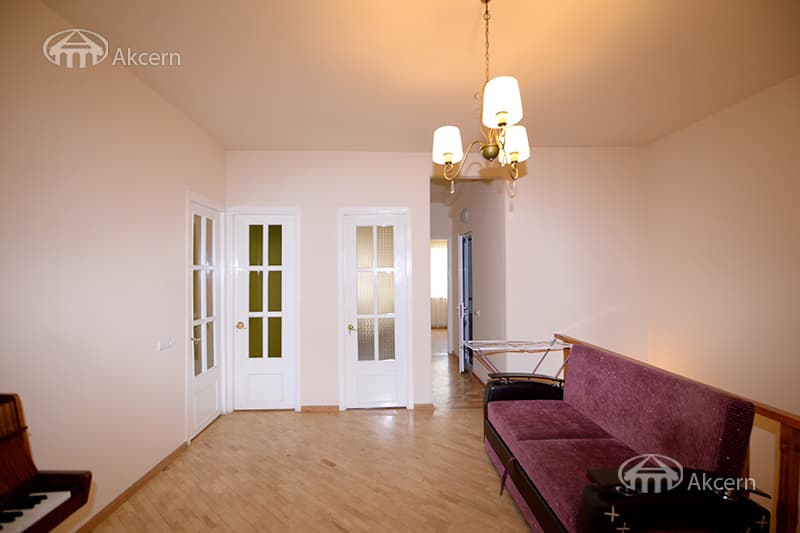 House · 5 rooms · 259 m² · Arabkir — photo 27 / 46