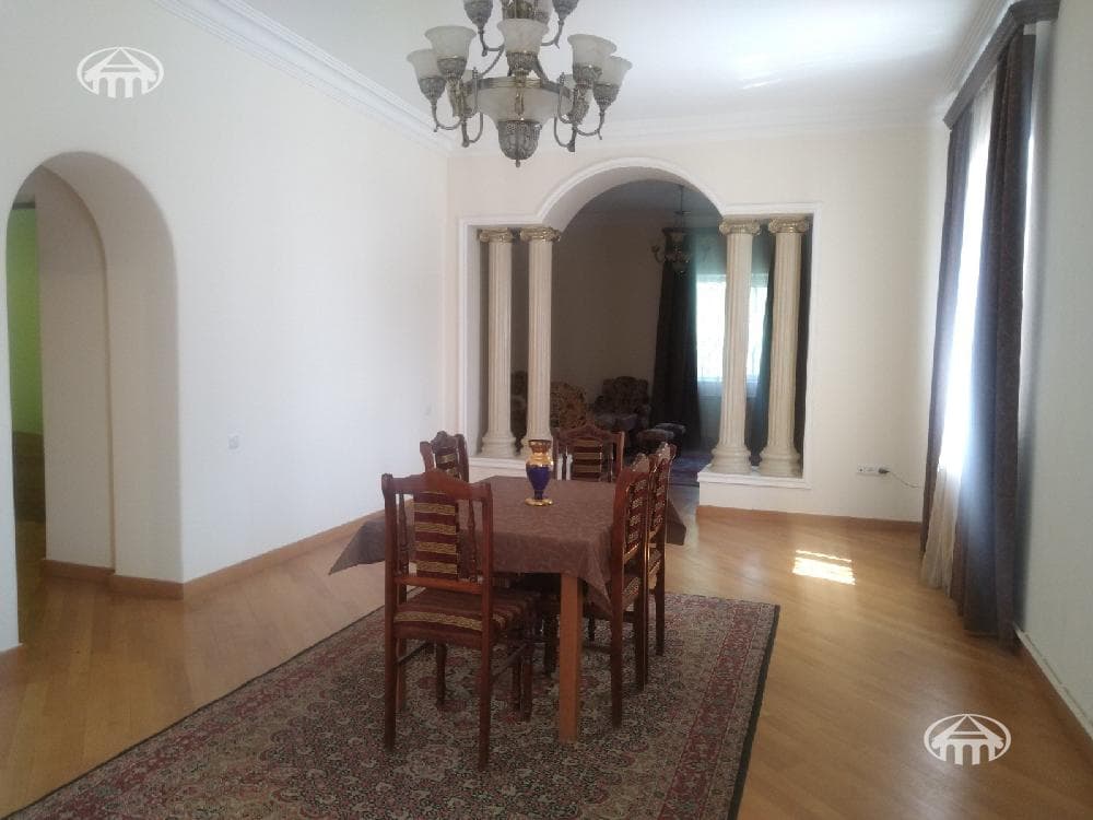 Առանձնատուն · 9 սեն. · 540 մ² · Կենտրոն