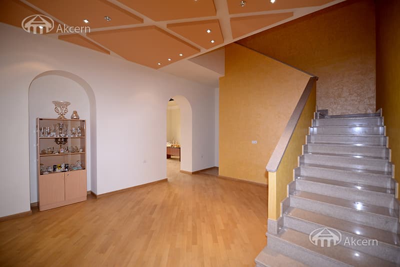 Офис · 347 м² · Кентрон