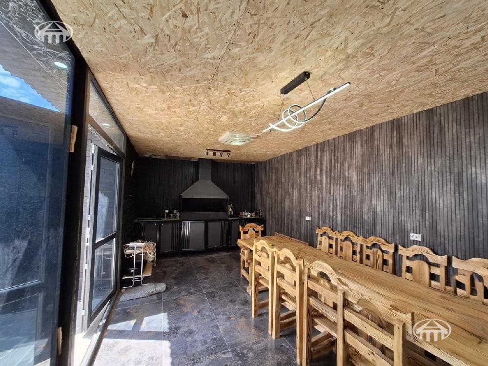 Mansion · 6 rooms · 246 m² · Zovuni