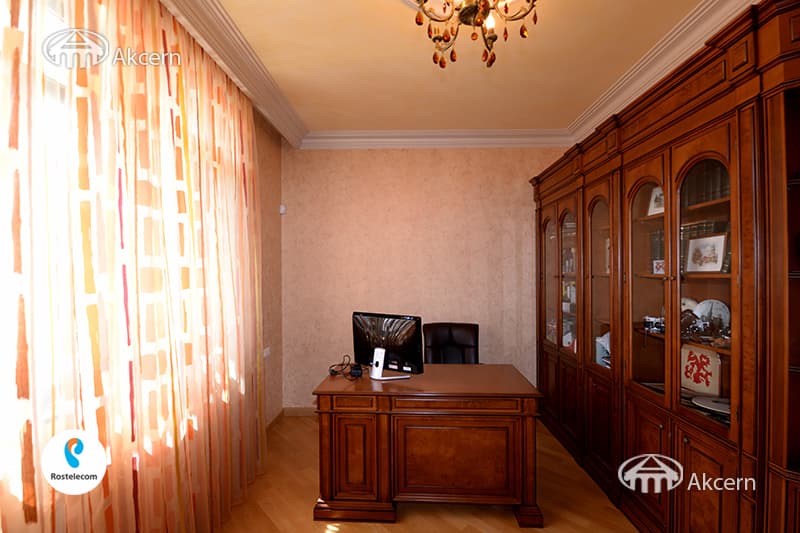 Mansion · 7 rooms · 729 m² · v. Arinj