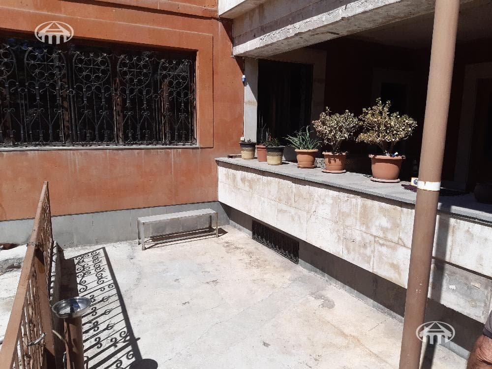 House · 7 rooms · 774 m² · Kanaker-Zeytun
