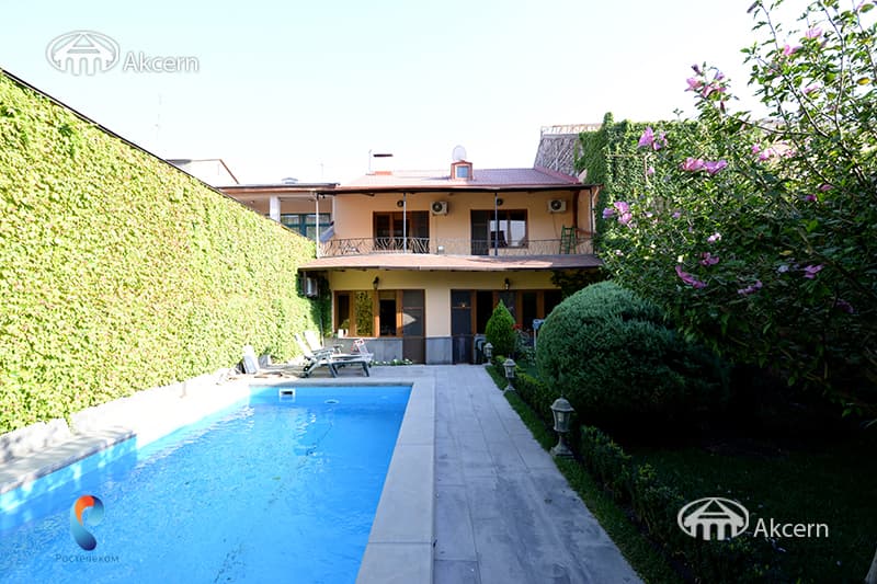 House · 6 rooms · 280 m² · Arabkir