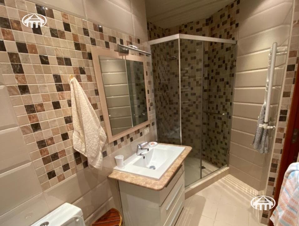 Квартира · 2 комн. · 87 м² · Кентрон