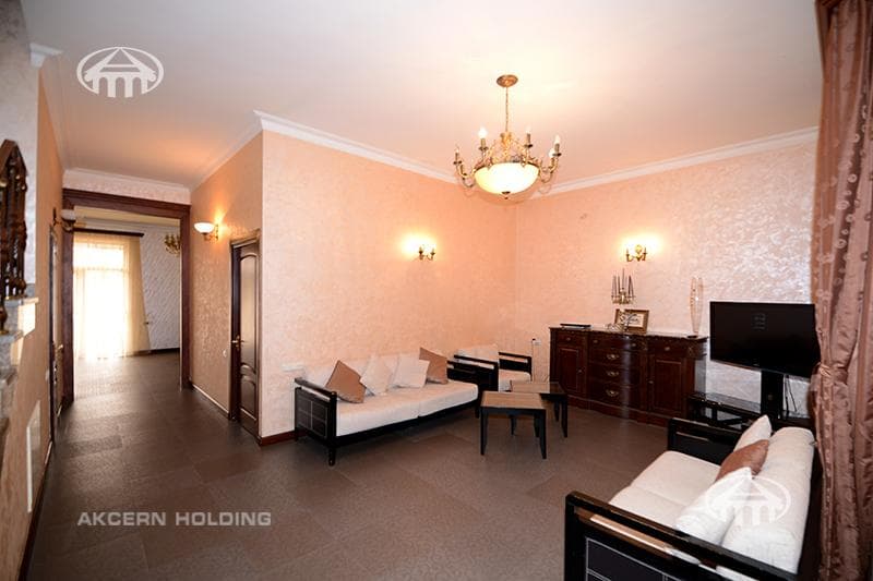 Особняк · 9 комн. · 650 м² · Аджапняк