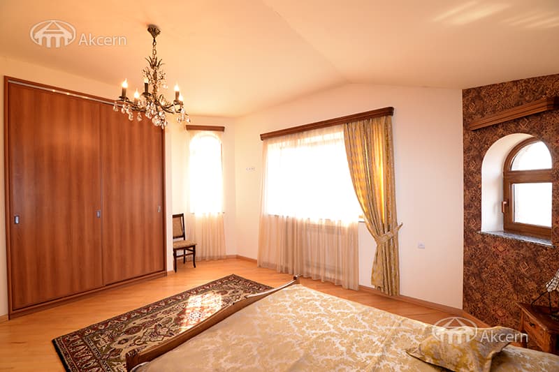 Առանձնատուն · 6 սեն. · 532 մ² · Զովունի