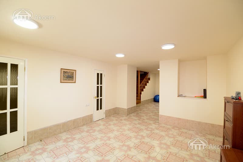 House · 5 rooms · 259 m² · Arabkir — photo 3 / 46