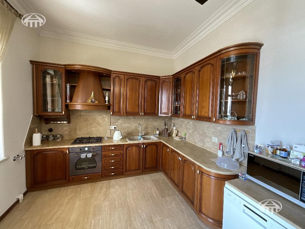 Mansion · 7 rooms · 700 m² · Arabkir