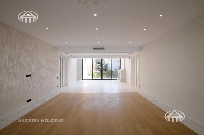 Mansion · 1,022 m² · Kentron