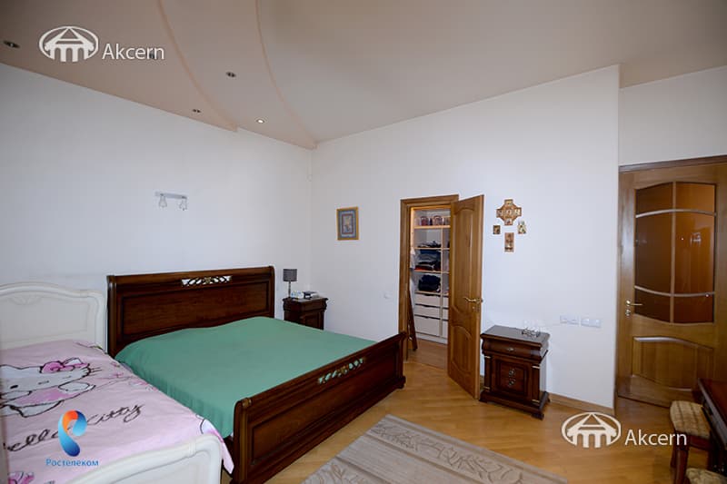 House · 6 rooms · 280 m² · Arabkir