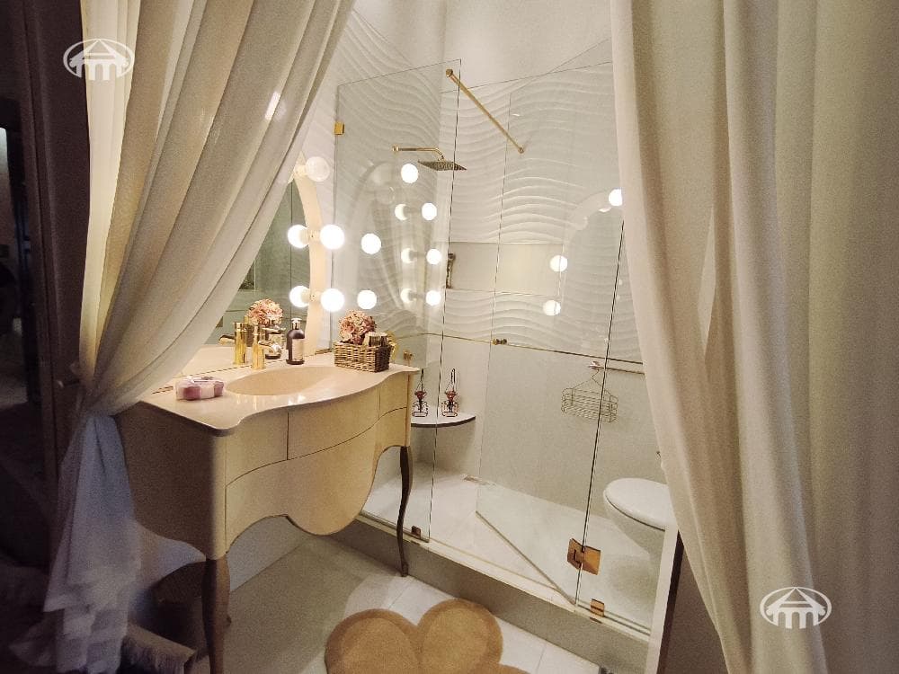 Apartment · 4 rooms · 210 m² · Kentron