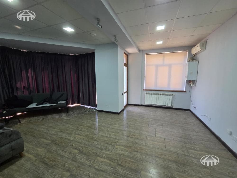 Գրասենյակ · 102 մ² · Կենտրոն