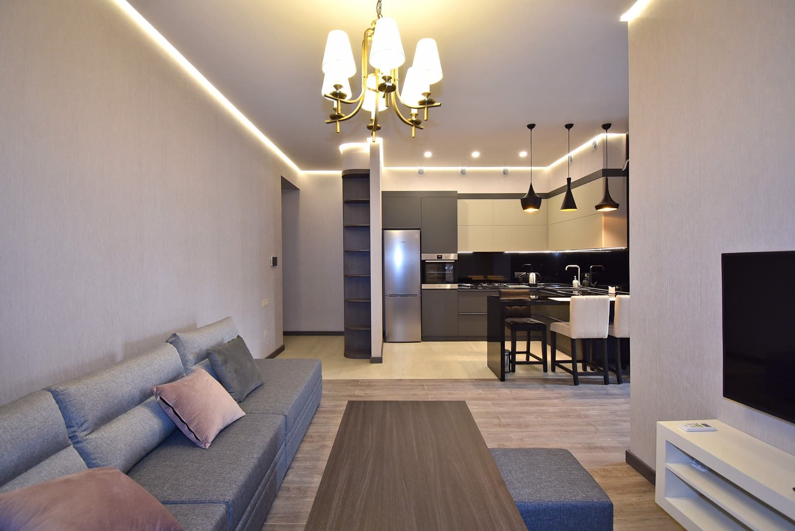 Apartment · 2 rooms · 65 m² · Kentron