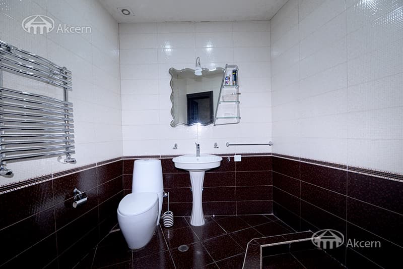 Квартира · 3 комн. · 179 м² · Арабкир