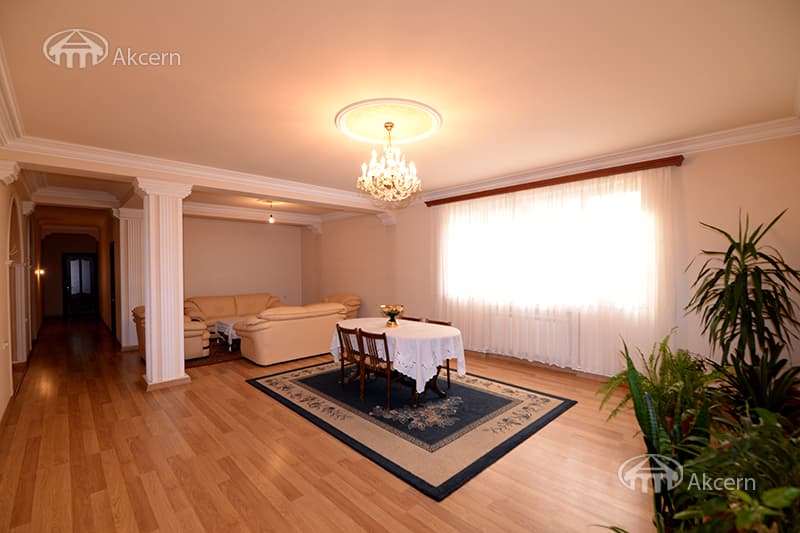 Квартира · 5 комн. · 251 м² · Арабкир
