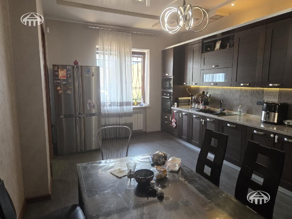 Особняк · 5 комн. · 280 м² · Аджапняк