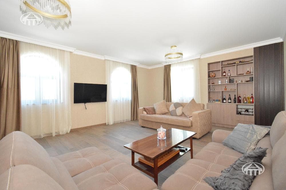 Особняк · 4 комн. · 272 м² · Птгни