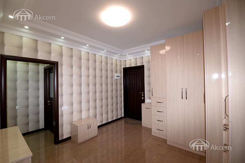 Բնակարան · 4 սեն. · 137 մ² · Կենտրոն — Լուսանկար 8 / 30