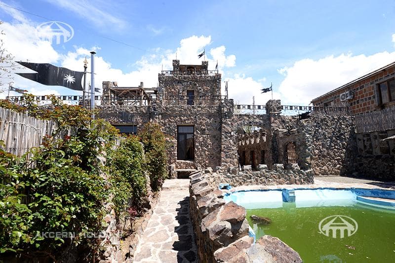 Mansion · 5 rooms · 210 m² · Garni