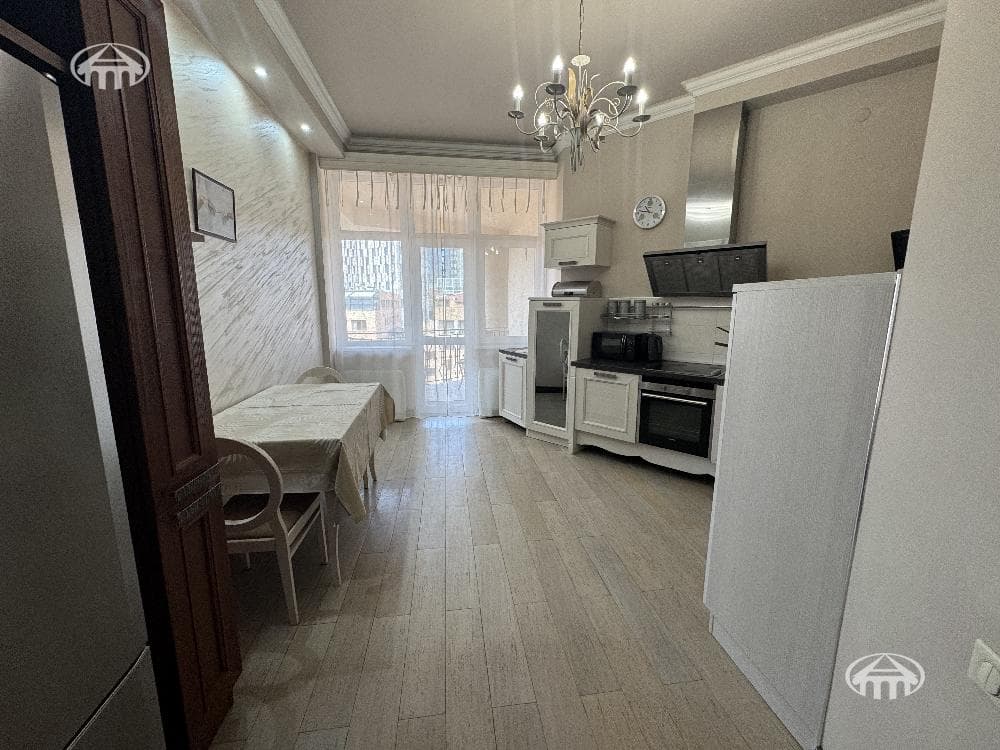 Квартира · 3 комн. · 160 м² · Кентрон
