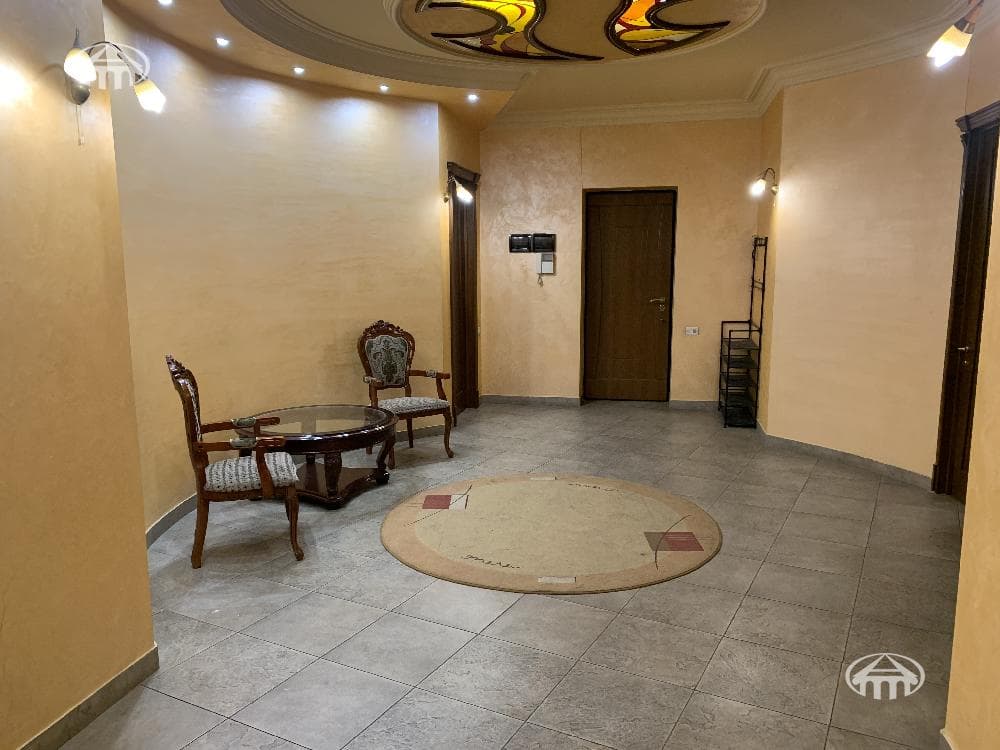 Apartment · 4 rooms · 192 m² · Kentron