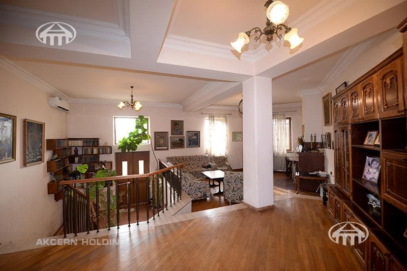 Mansion · 9 rooms · 560 m² · Kentron