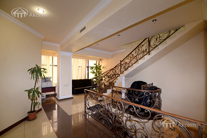 Office · 612 m² · Kentron
