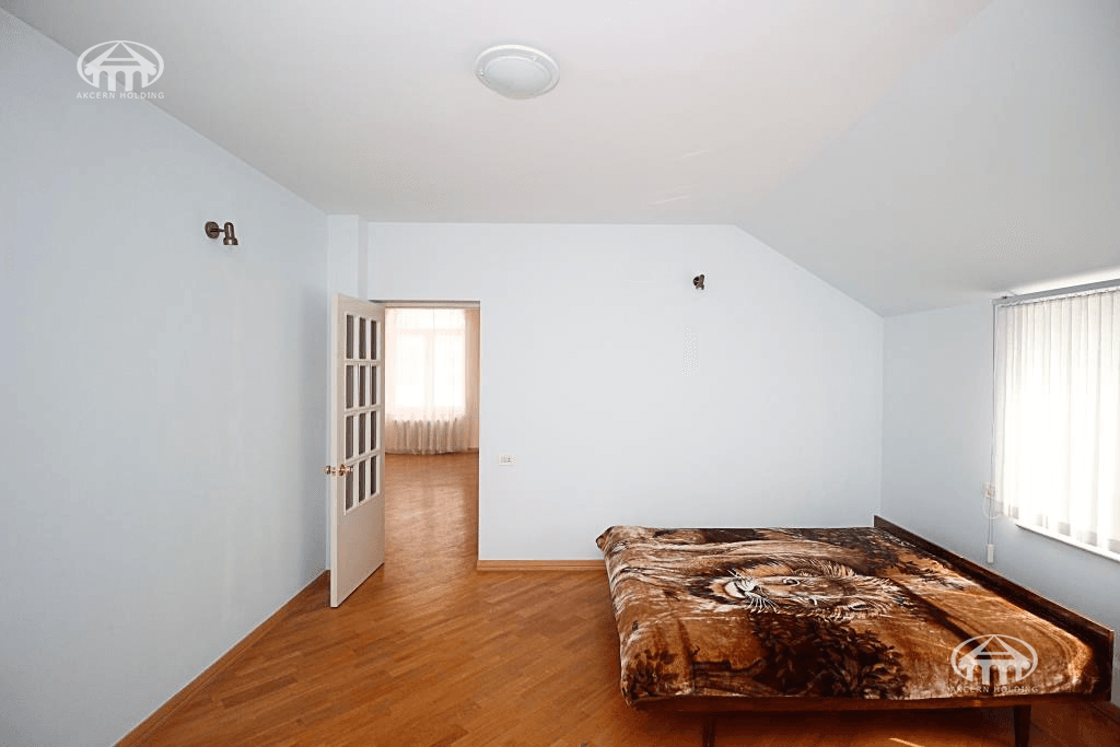 Дом · 8 комн. · 675 м² · Арабкир