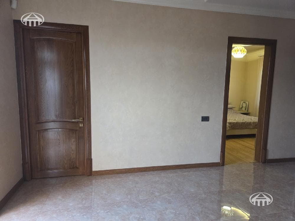 Особняк · 5 комн. · 280 м² · Аджапняк