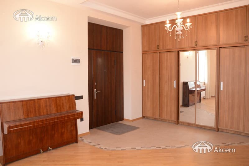 Առանձնատուն · 8 սեն. · 898 մ² · Արաբկիր