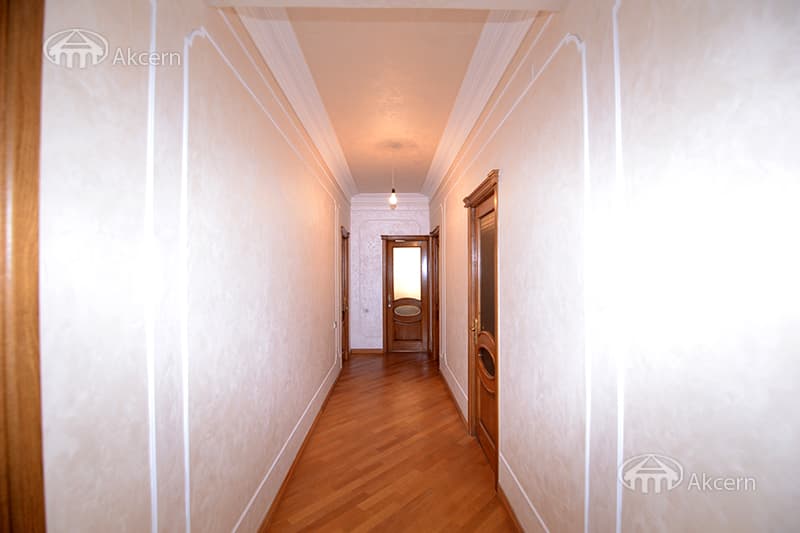 Apartment · 4 rooms · 240 m² · Kentron
