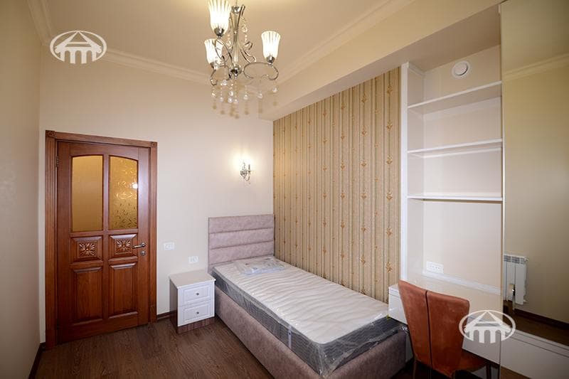 Квартира · 3 комн. · 100 м² · Кентрон