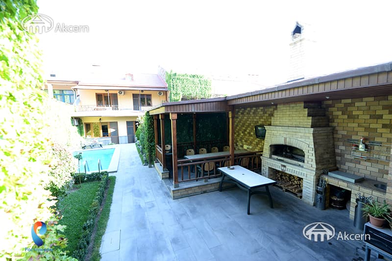 House · 6 rooms · 280 m² · Arabkir