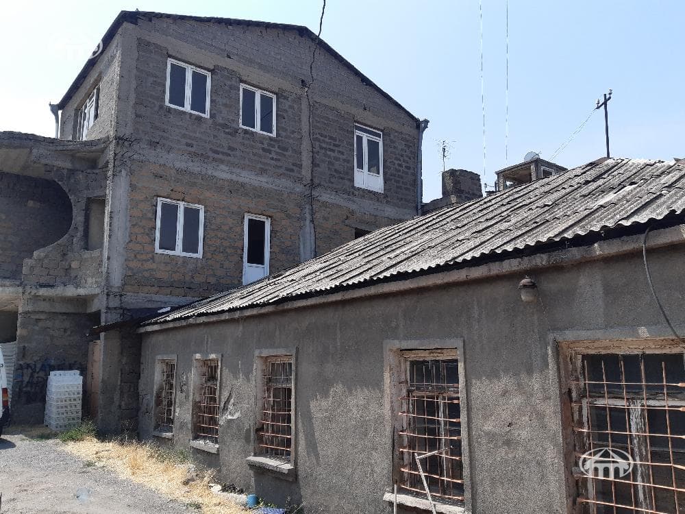 House · 5 rooms · 573 m² · Erebuni